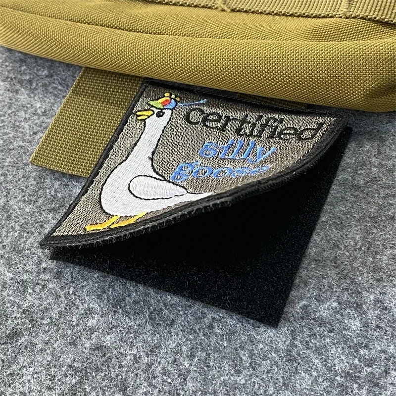 Parche bordado de animales de ganso Silly, insignia de moral de gancho y bucle, accesorios decorativos para ropa y mochila, certificado - imagen 5