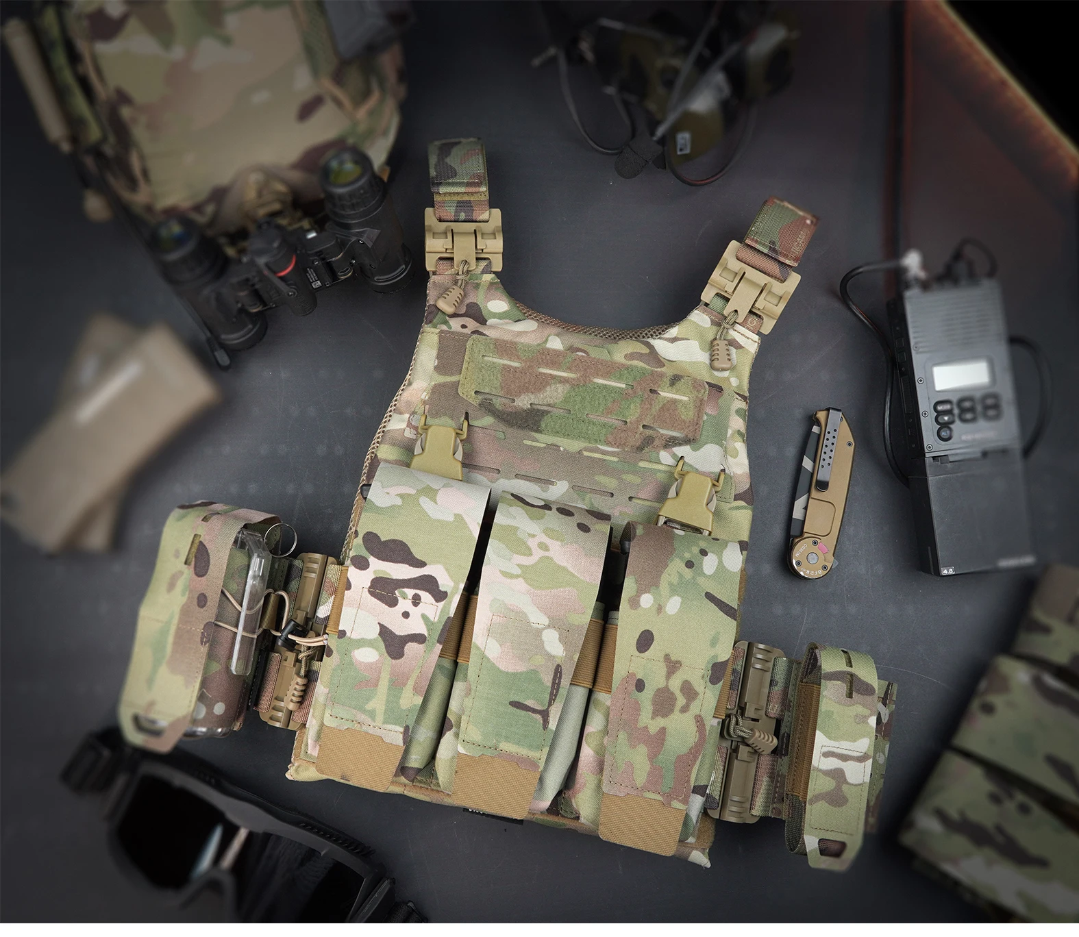 Chaleco Táctico DMGear - Vista lateral