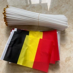 Bandera de mano de Bélgica, 14x21cm, bandera de mano de Bel BE de Bélgica con mástil