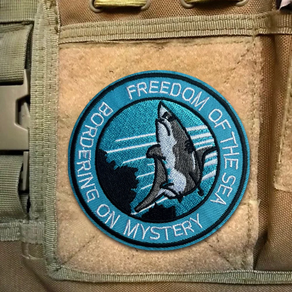Parches tácticos con bordado de tiburones, parche divertido con gancho y bucle, insignia de moral del ejército militar, pegatinas para mochila - imagen 5