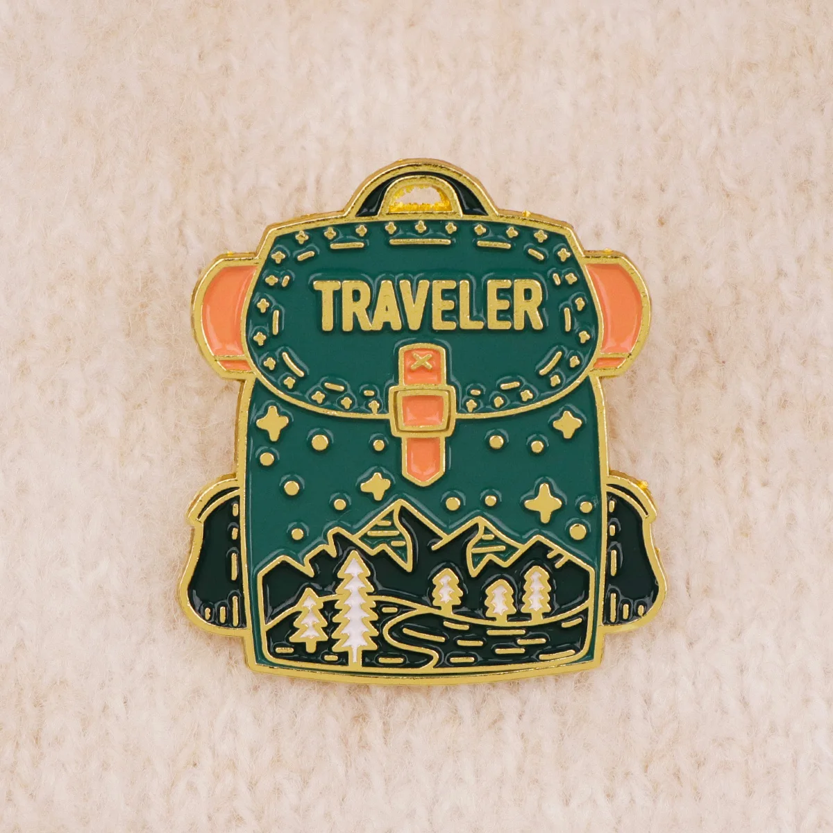 Pin esmaltado montaña y bosque – broche aventurero para chaquetas - imagen 3