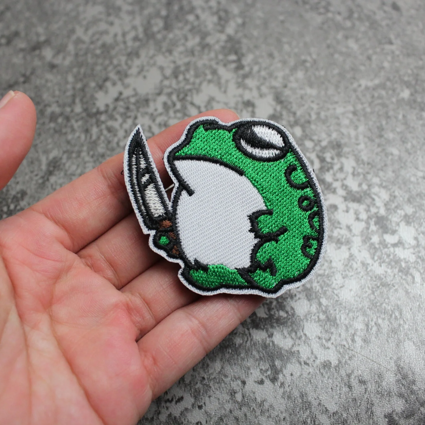 Accesorios para bolsa al aire libre, insignia bordada de rana bonita, decoración de rana pequeña divertida, mochila, parche de gancho y bucle DIY - imagen 5