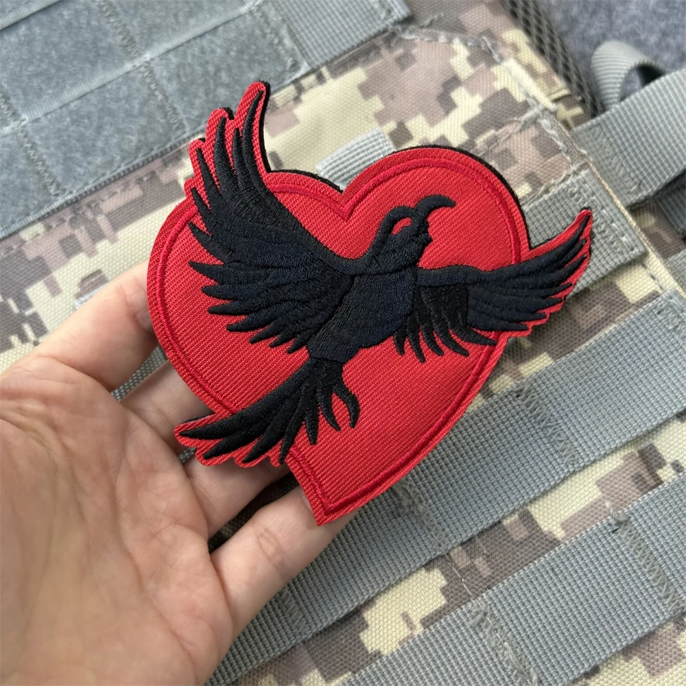 Parche táctico velcro cuervo corazón gótico – Moral para mochila - imagen 3
