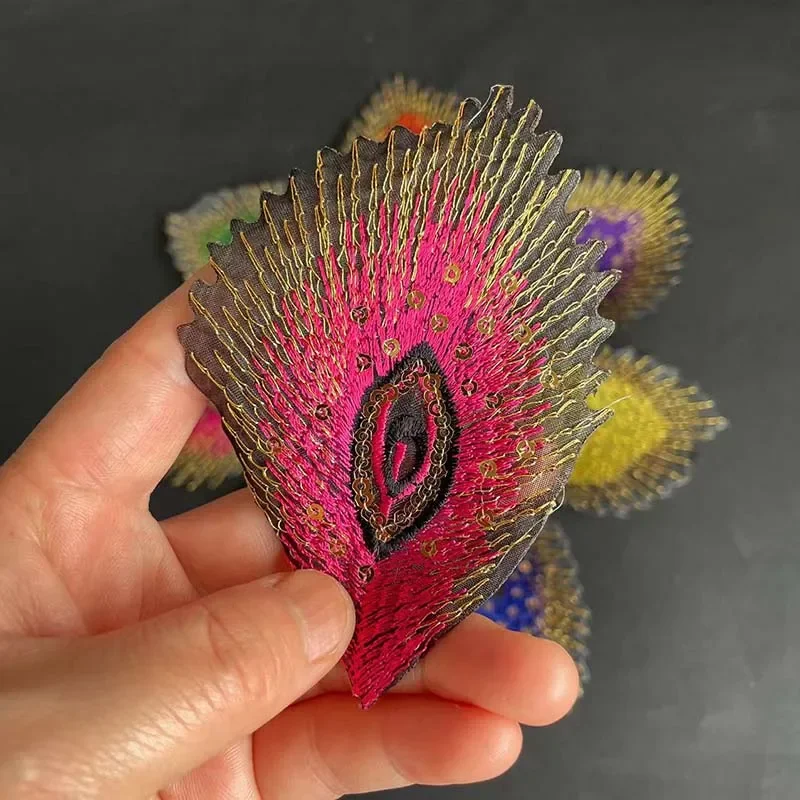 10 piezas/7,5*10,5 CM apliques de lentejuelas de plumas de pavo real hierro en pegatinas tela hilo dorado parche bordado termo adhesivo para ropa - imagen 4