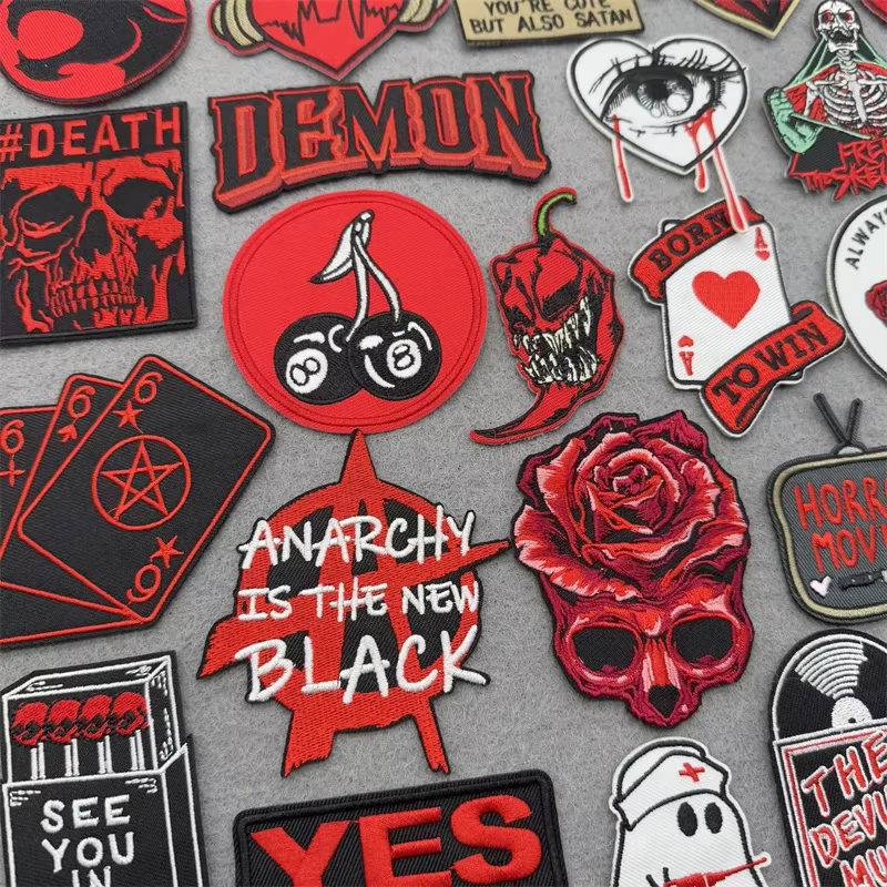 Parche bordado calavera Punk termoadhesivo para ropa y complementos - imagen 5