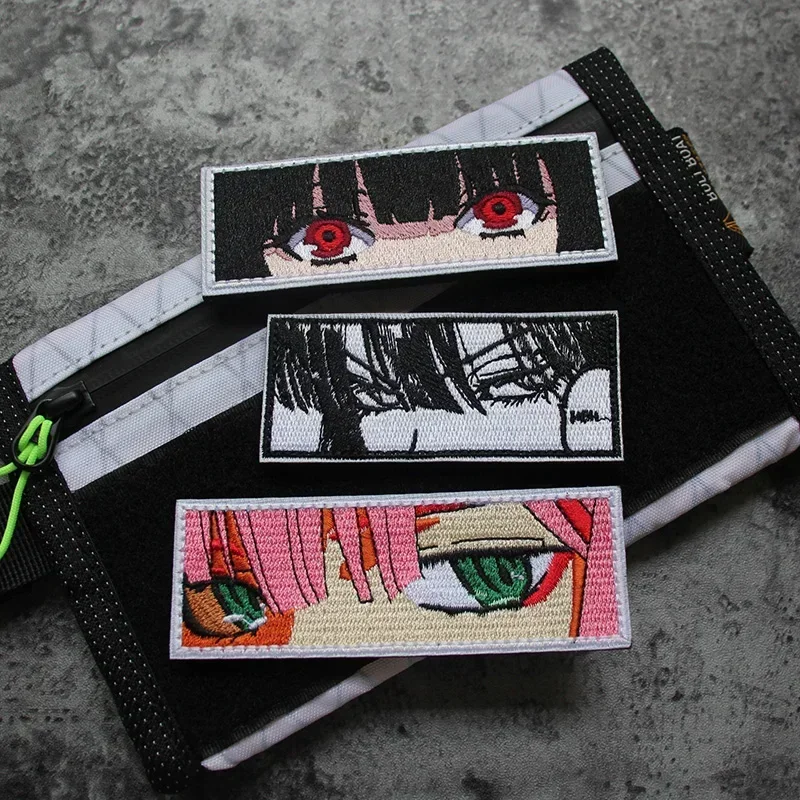 Personaje de Anime ojos Gojo Satoru parche de gancho y bucle de Metal bordado insignia de moral en mochila pegatina táctica adhesiva termofusible - imagen 2