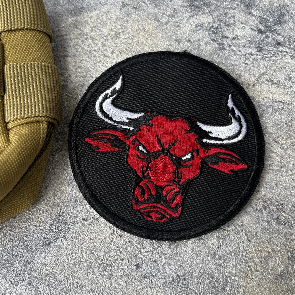 Chevron-brrazalete táctico de moral de torero rojo, parches bordados de gancho y bucle para ropa, emblemas, pegatina para mochila - imagen 5