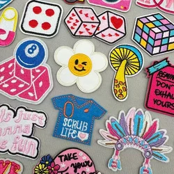 Parche bordado dados para planchar chaqueta y ropa