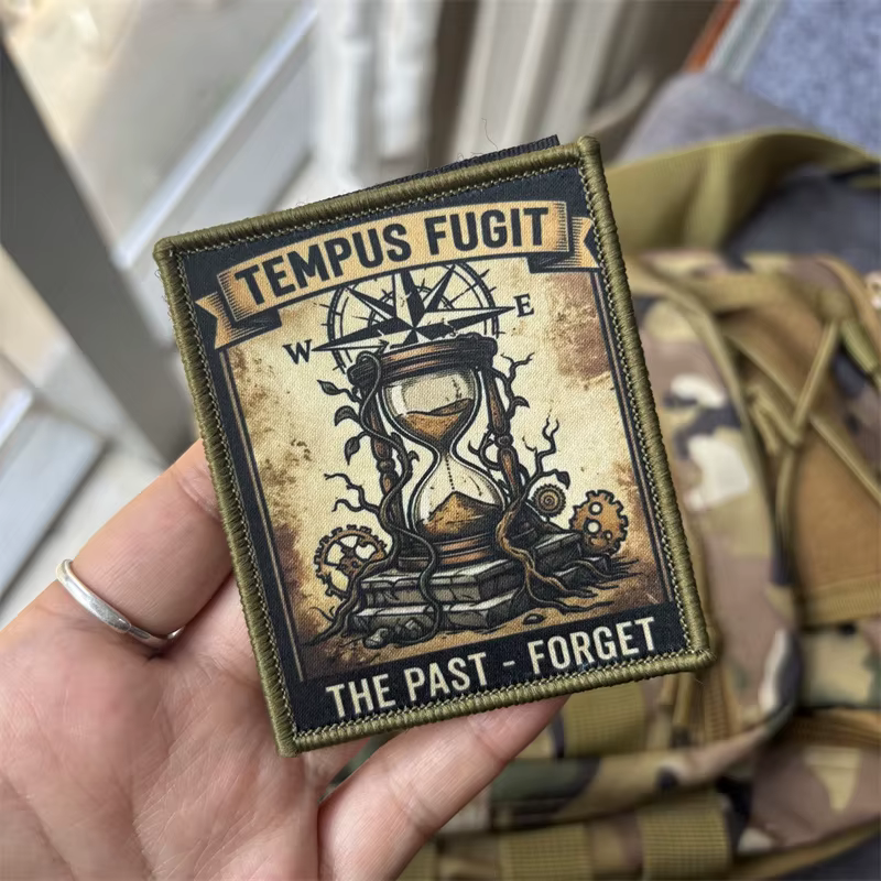 Parche táctico TEMPUS FUGIT de moral con reloj de arena, velcro - imagen 2