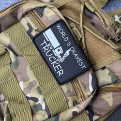 Parche impreso "WORLD'S OKAYEST TRUCKER", insignia de moral militar, parches tácticos con gancho, pegatinas para ropa y mochila