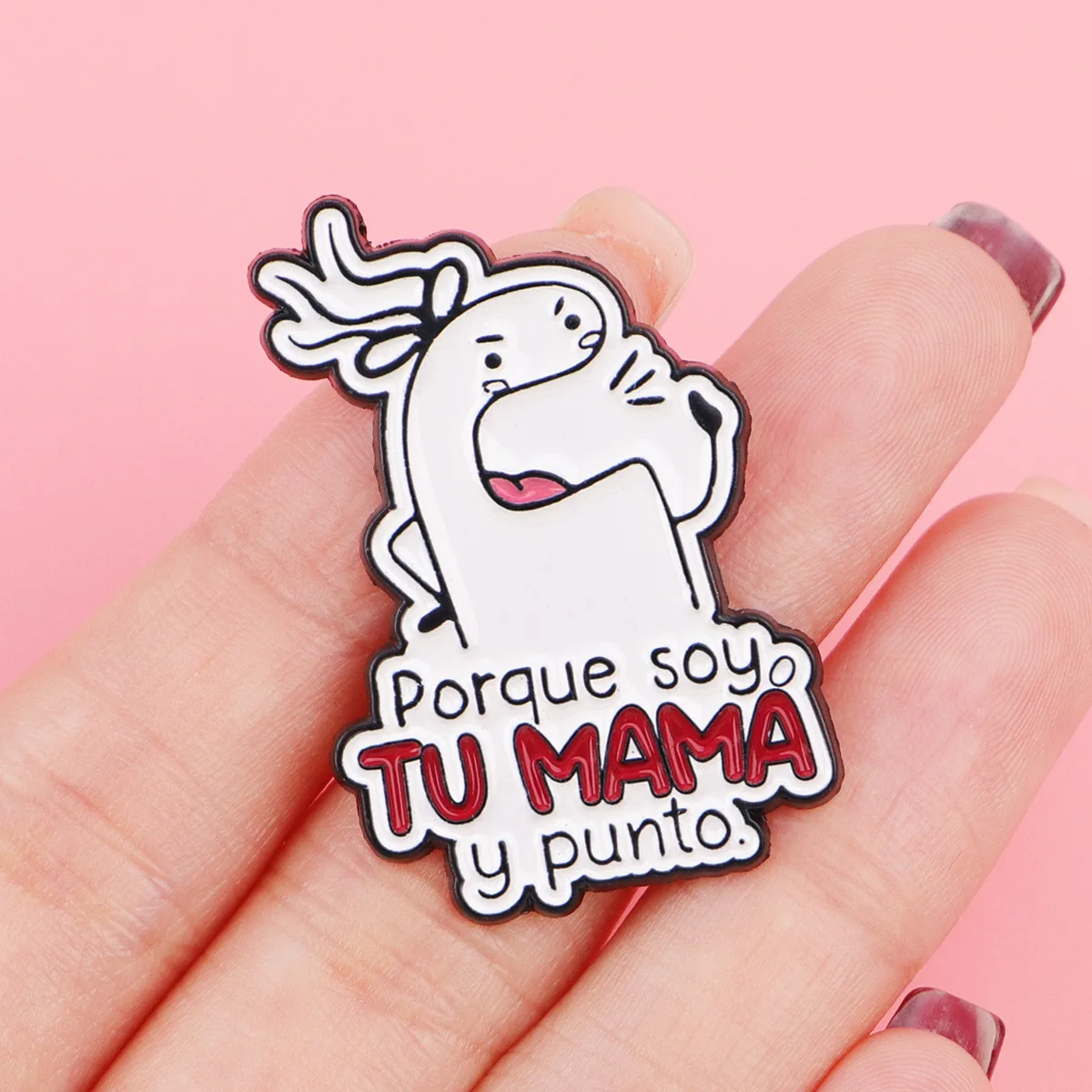 Pin de Esmalte con Figura de Cerveza Divertida - 'Porque soy TU MAMA y punto' Broche con Frase en Español para Chaquetas y Mochilas, Regalo Humorístico - imagen 4