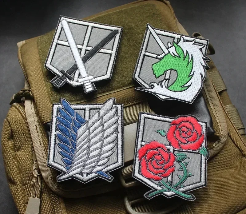 Parches de ataque a los Titanes, calcomanía táctica militar de Anime Wings of Liberty, insignia de moral japonesa, mochila, pegatina de gancho y bucle bordada