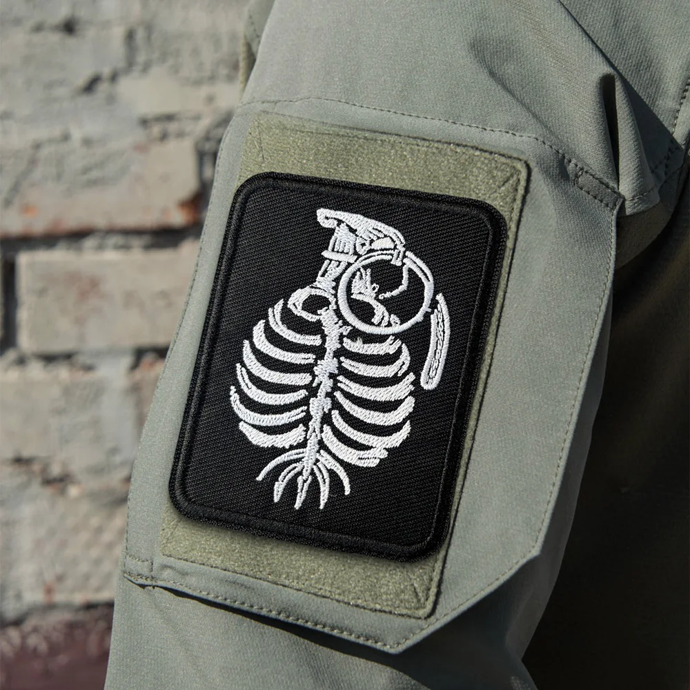 Parche bordado calavera granada mano con velcro para equipo táctico