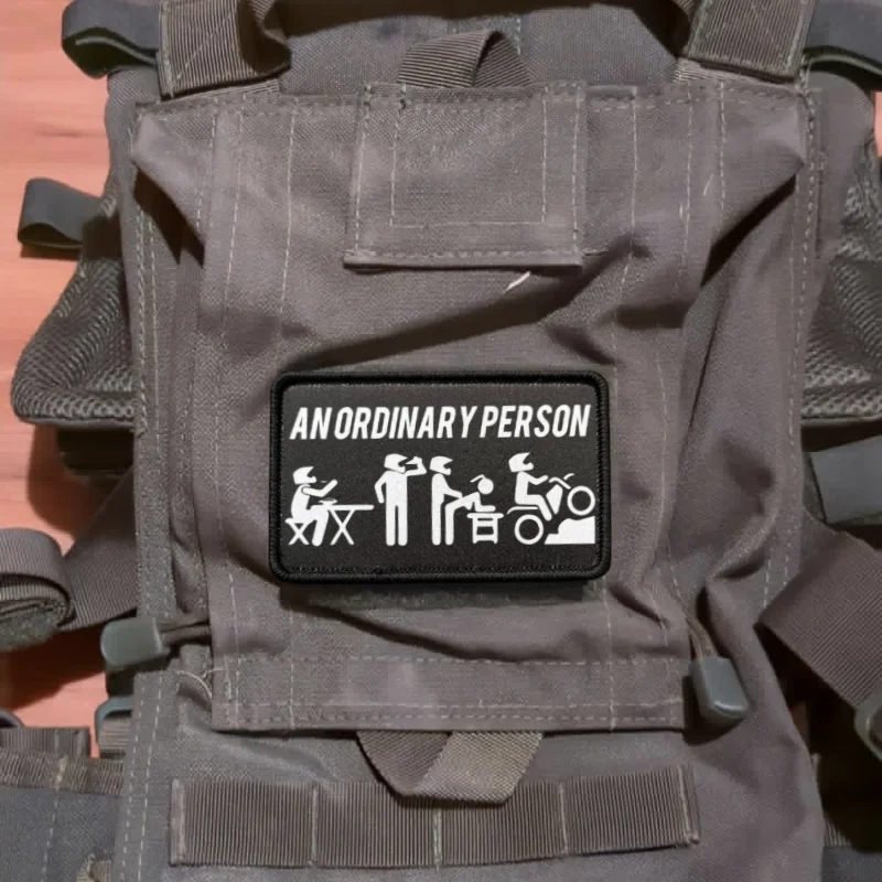 Parche estampado de una persona común, chaleco divertido, insignia de moral con gancho y bucle, pegatinas decorativas para mochila, parches para brazalete para ropa - imagen 5