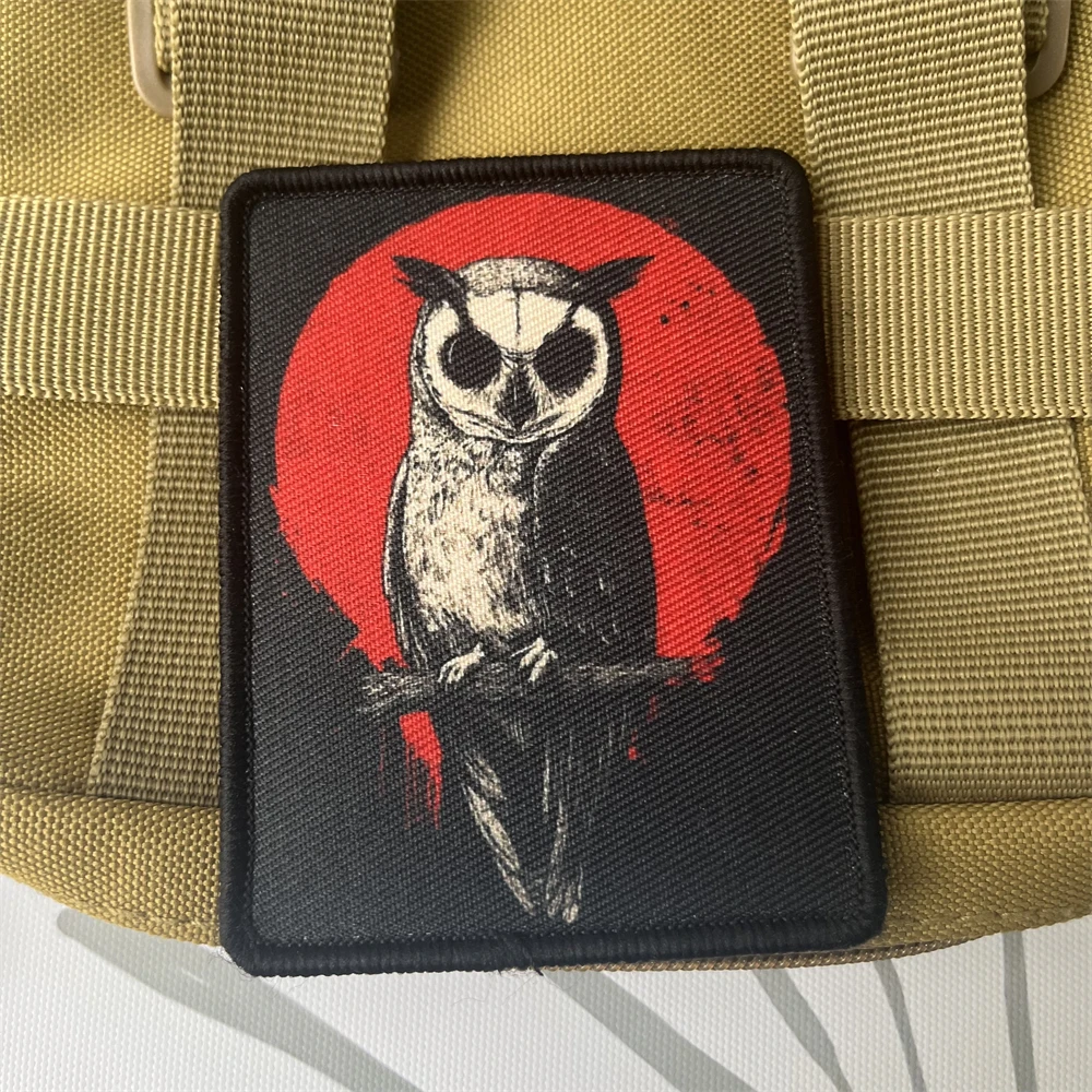 Parche de gancho y bucle con estampado de búho bajo la sangre y la luna, insignia de moral táctica, pegatina decorativa para mochila militar - imagen 4