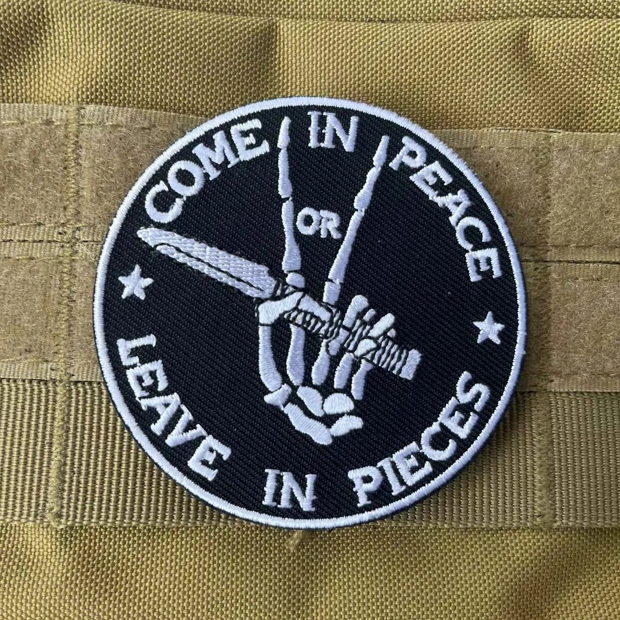 Parches de insignia de moral de Humor oscuro, pegatinas bordadas de gancho y bucle, mochila táctica, ven en paz o deja en piezas - imagen 4