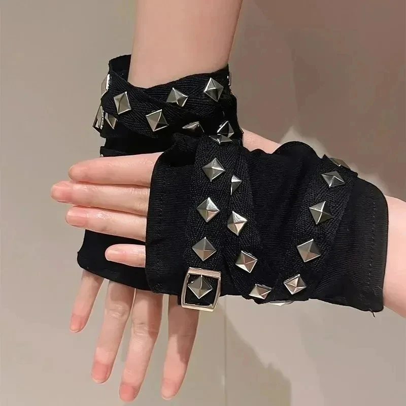 Guantes tácticos negros con remaches y cadena unisex, para antebrazos - imagen 2