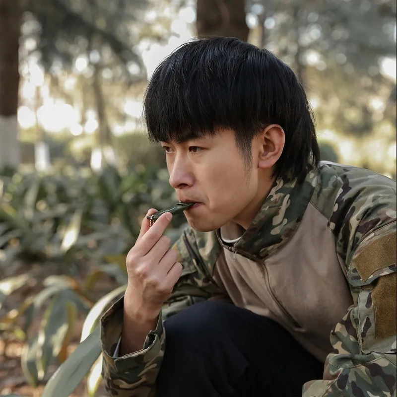 Silbato de 3 frecuencias de alto decibelio Silbato de supervivencia de emergencia al aire libre para acampar, senderismo, caza, equipo de silbato de supervivencia - imagen 2