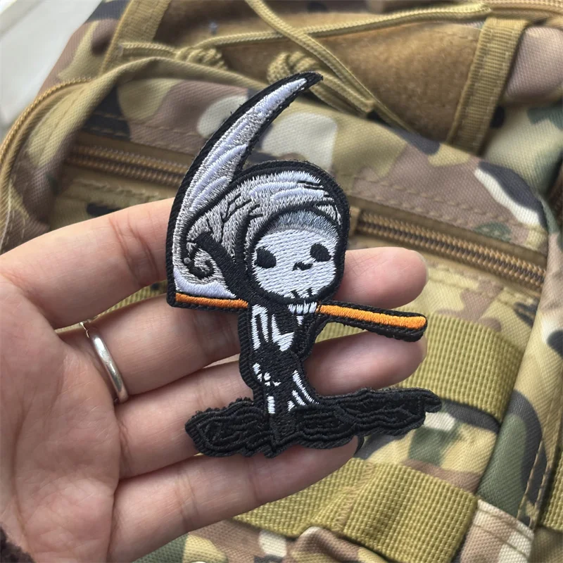 Parche bordado táctico "Little Grim Reaper" para ropa, gancho, bucle, insignia de moral militar, parches, pegatina para mochila, brazalete - imagen 4