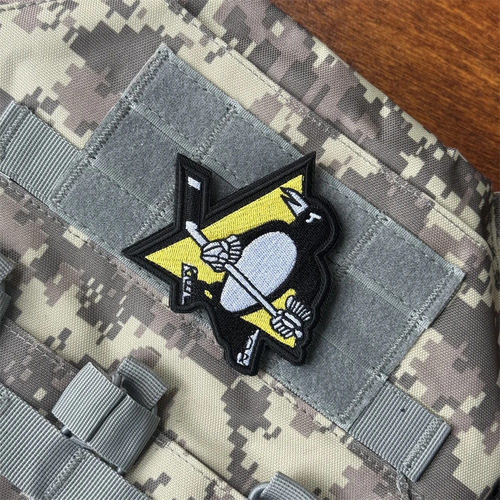 Parche táctico pingüino chevron bordado gancho y bucle para mochila - imagen 5