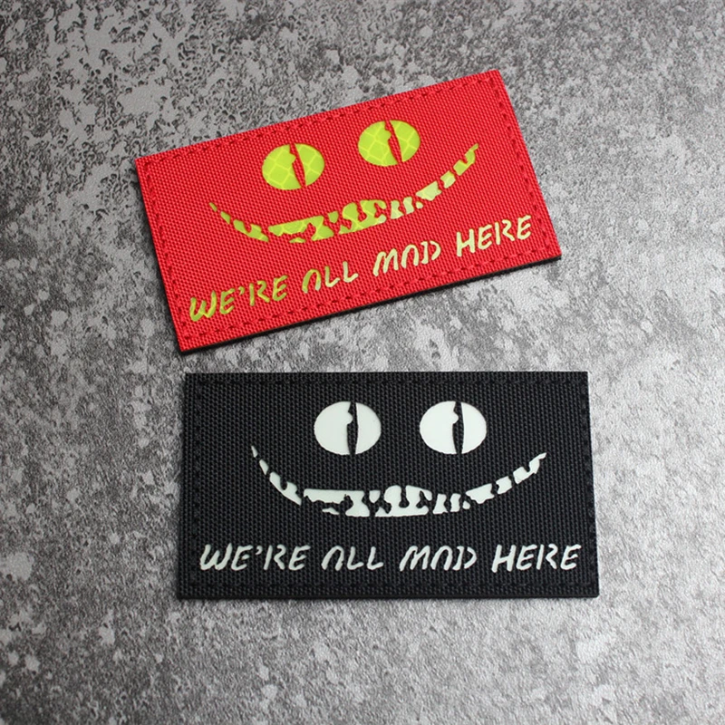 WE ARE ALL MAD HERE PATCHES IR reflectante ojos de gato de Cheshire insignia táctica bordada del ejército para decoración de bolsos de ropa - imagen 2