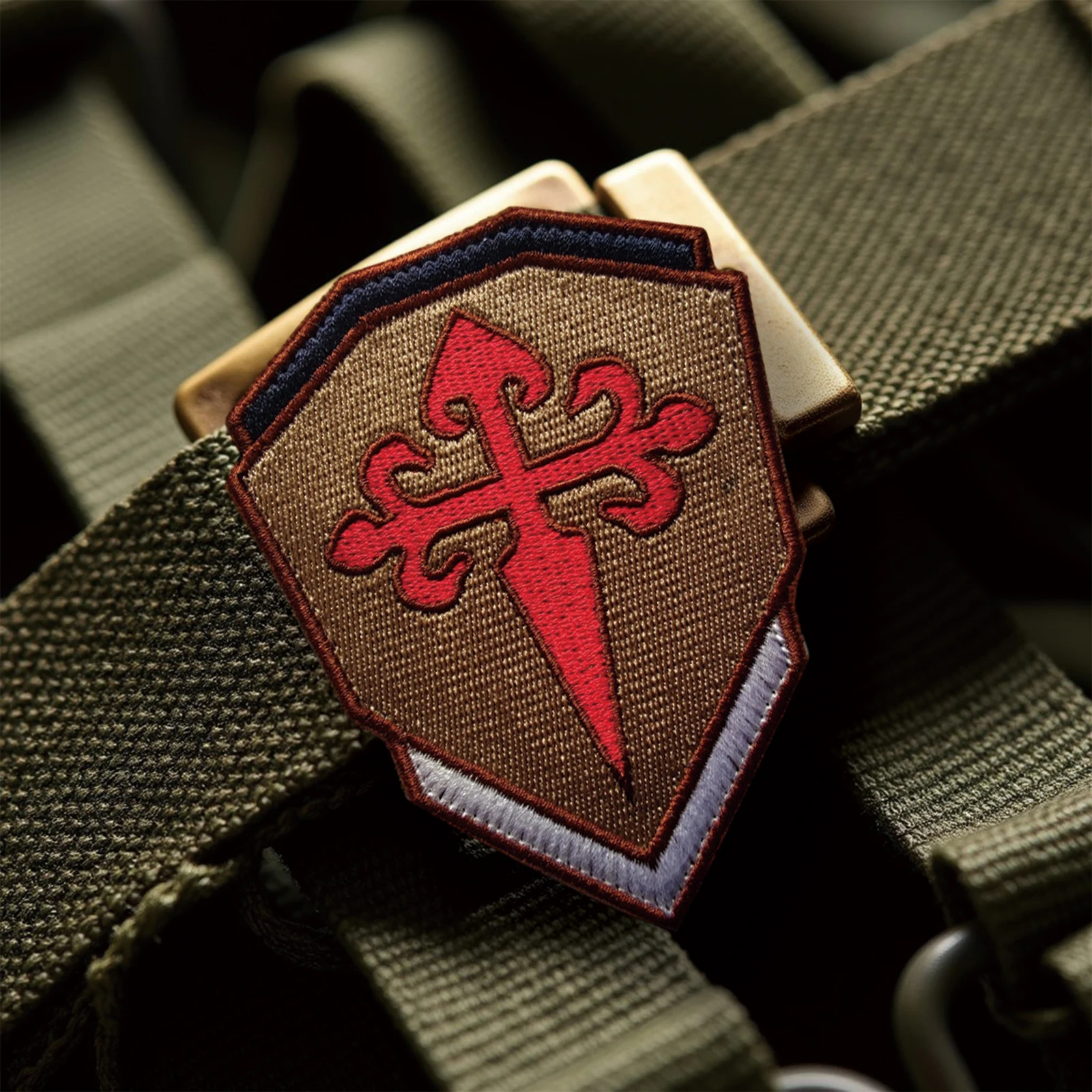 Parche de Velcros con símbolo de escudo cruzado marrón, insignia bordada con cierre de gancho y bucle para mochila táctica Molle, chaqueta y gorras - imagen 4