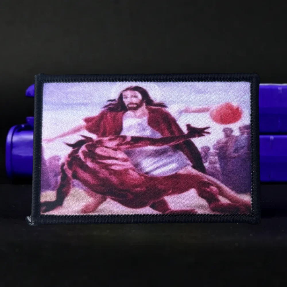 Parche estampado de Jesús Crossing The Devil Morale, emblema militar, insignias de gancho y bucle, pegatinas tácticas personalizadas del ejército divertido - imagen 4