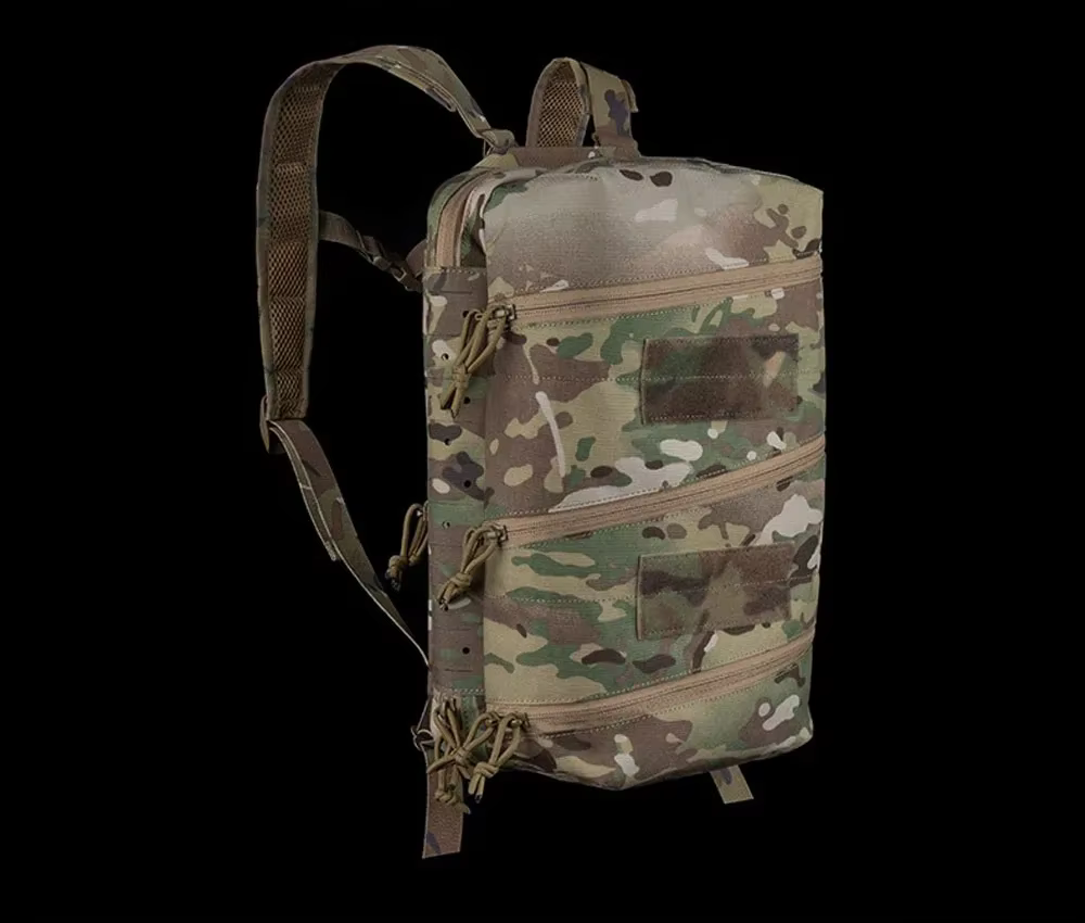 Mochila abierta mostrando compartimentos internos