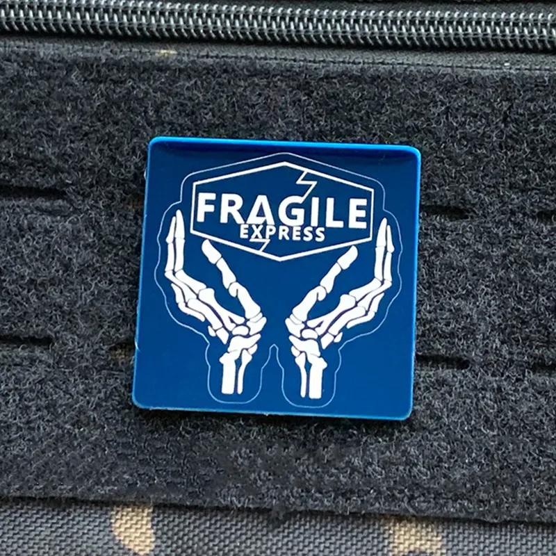 Parche metálico Death Stranding Kojima Productions BRIDGES brazalete táctico FRAGILE para decoración de mochila de ropa - imagen 2