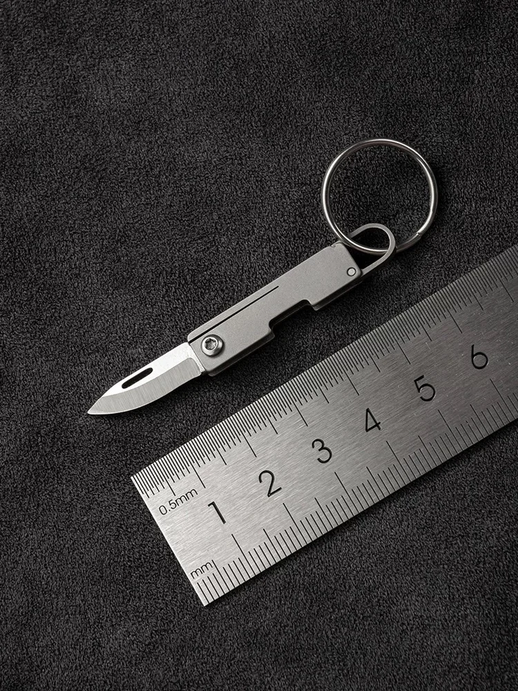 Mini cuchillo plegable abierto y compacto
