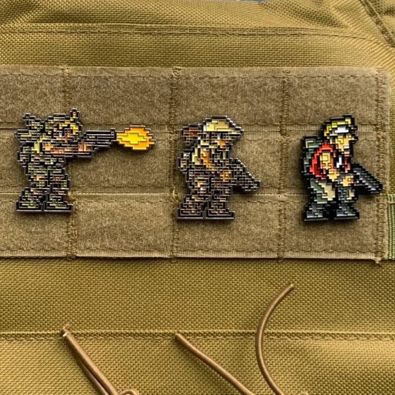 Insignia de moral de personajes de juegos Arcade King, parches de gancho y bucle de Metal para ropa contra mosaico, brazalete estilo píxeles en mochila - imagen 2