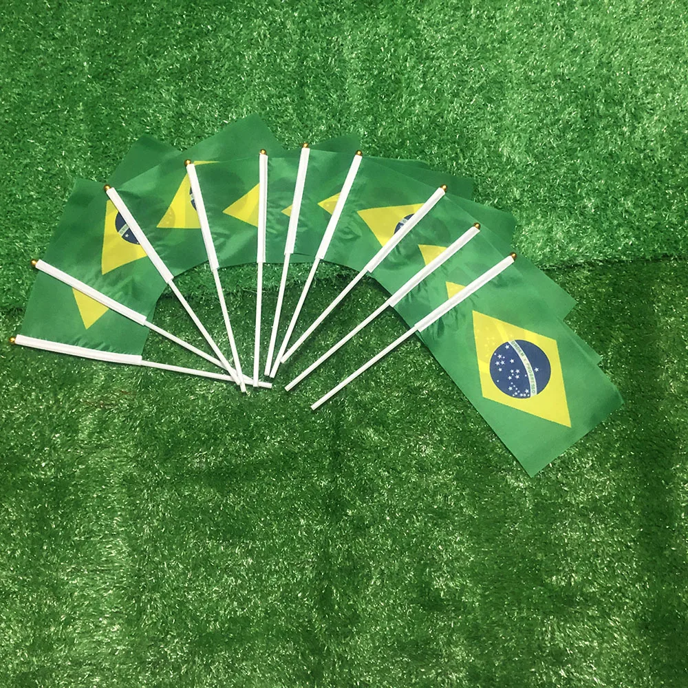 Bandera de Brasil con asta de plástico para agitar - imagen 2