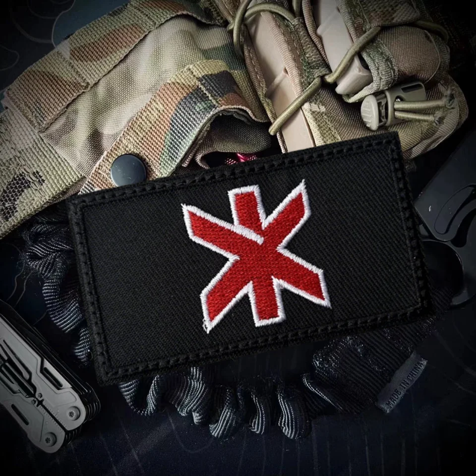 Insignia táctica del equipo Punk Trauma, parche bordado de gancho y bucle EMTS, brazalete de moral militar, accesorios para mochila, pegatinas - imagen 5