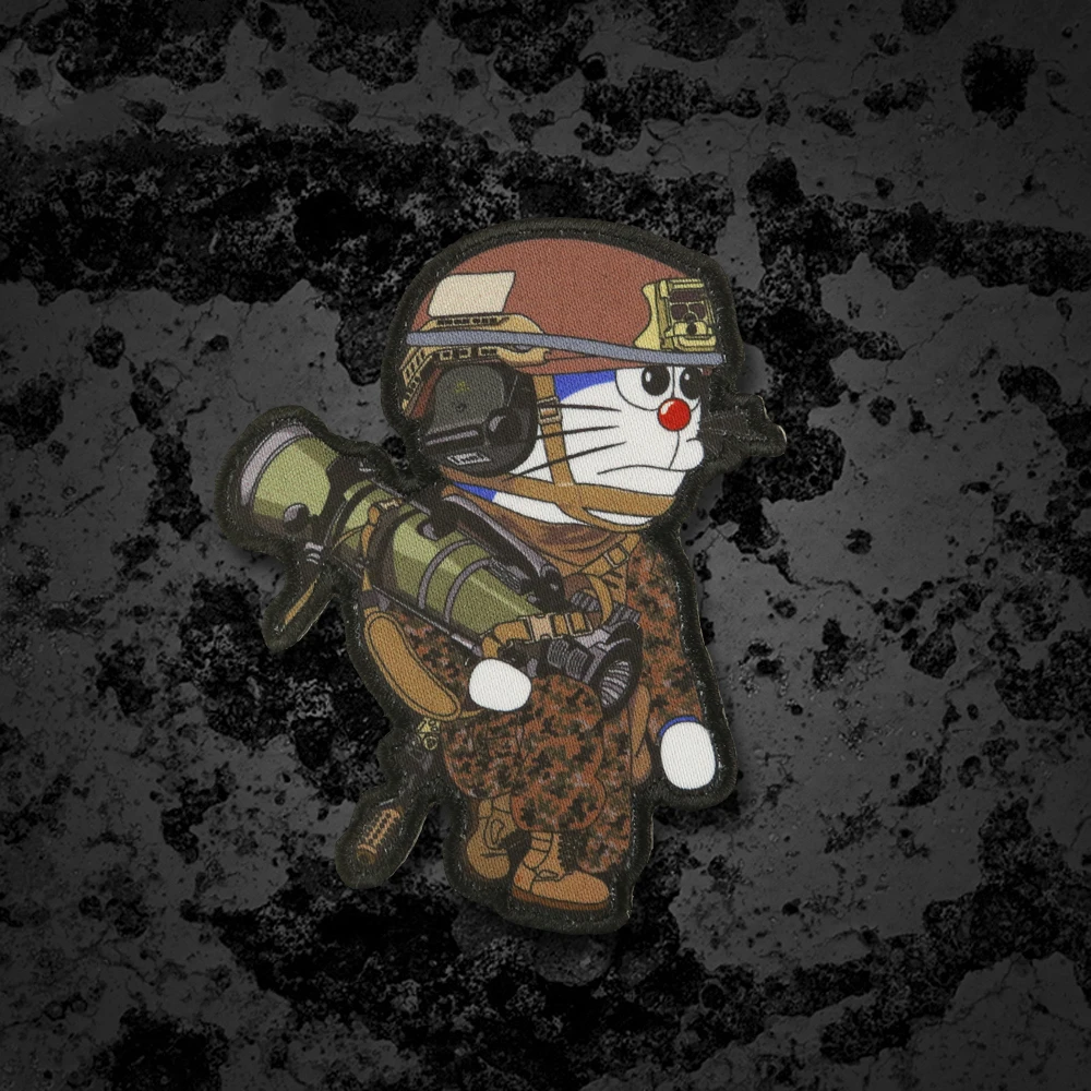 Un personaje de dibujos animados con casco y cargar pistola