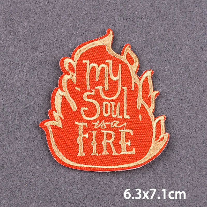 Parches de ropa con bordado de corazón para ropa, botella de Animal, parches termoadhesivos en la ropa, pegatinas de dinosaurio fantasma lindo - imagen 2