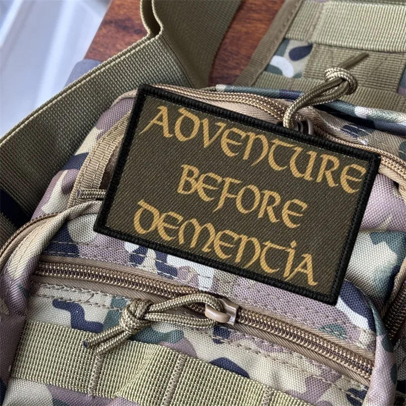 Parche táctico "Adventure Before Dementia", brazalete impreso, insignia de moral, parches con gancho, pegatinas para ropa y mochila