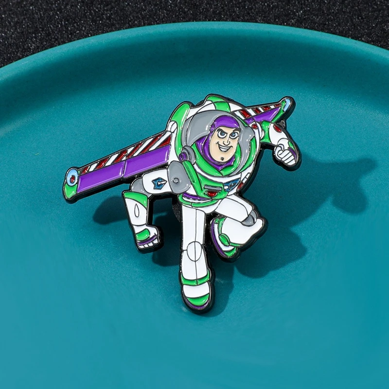 Insignia de Metal de Toy Story animada de Disney, broche de aceite de goteo de aleación de Buzz Lightyear, accesorios de ropa para niños, regalo de Festival - imagen 4