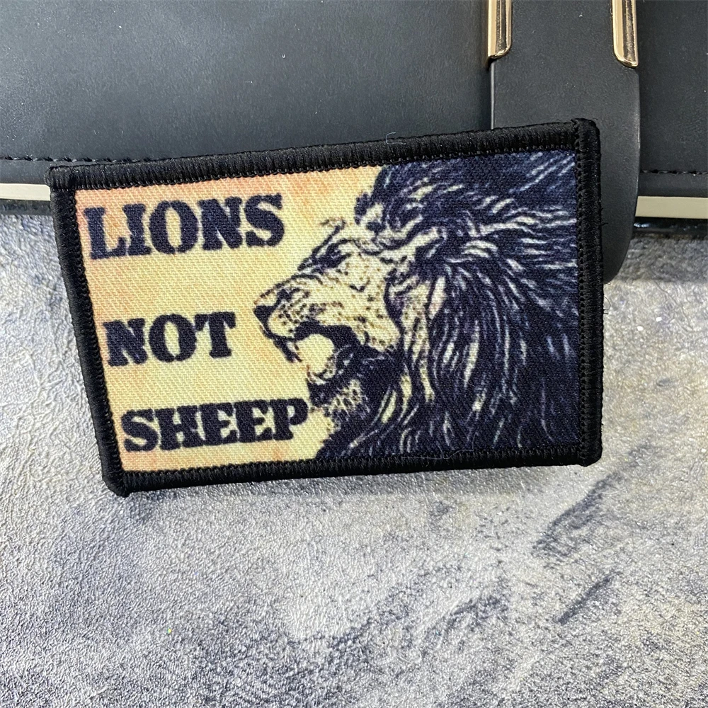 Parche táctico del emblema de la moral del león, insignia con estampado de gancho y bucle del ejército táctico, Aslan, leones, no ovejas, brazalete, pegatina para mochila - imagen 4