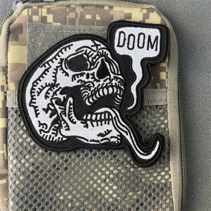 Parche "Doom Skull", insignia de moral táctica, gancho bordado y bucle, mochila, ropa, accesorios decorativos, pegatina, brazalete - imagen 3