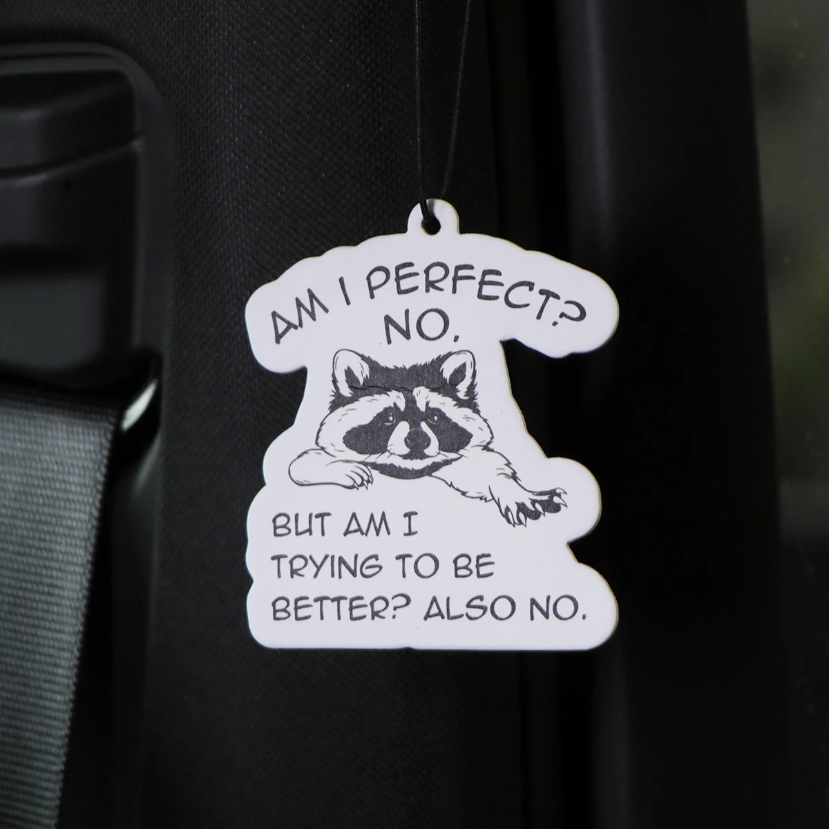 Ambientadores bonitos de mapache para coche, tabletas de aromaterapia para coche, decoraciones colgantes para espejo retrovisor, accesorios para coche, colgantes interiores - imagen 2