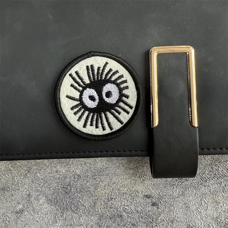 Parche decorativo bordado para ropa, Good Luck Soot Sprite, insignia de moral táctica, gancho y bucle, mochila, sombrero, accesorios, pegatinas - imagen 3