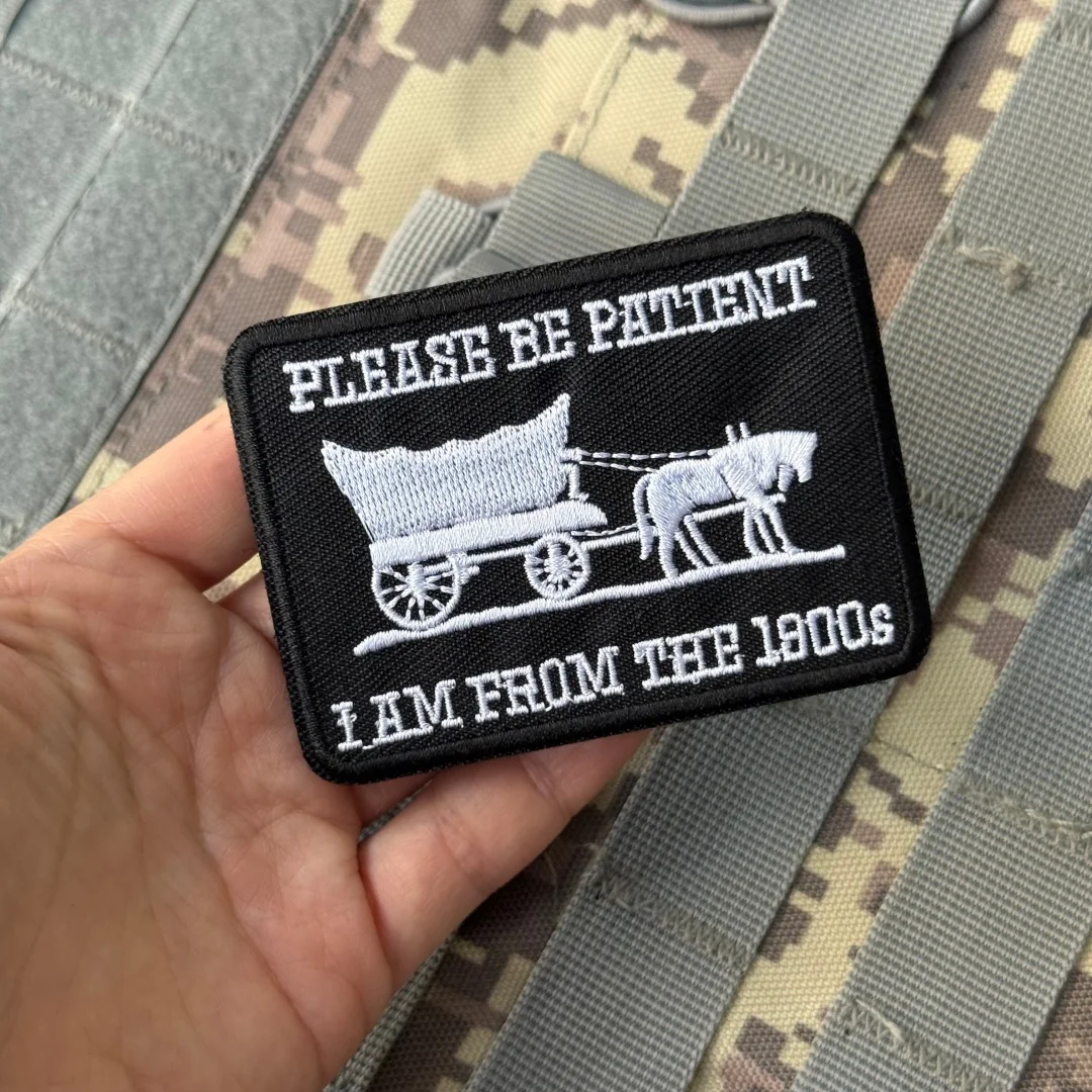 Parche de insignia de moral "Por favor, Be Patient, Im From The 1900", gancho y bucle bordados tácticos personalizados militares para pegatinas de mochila - imagen 3