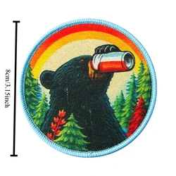 Parche de moral oso bebiendo cerveza senderismo campamento mochilas