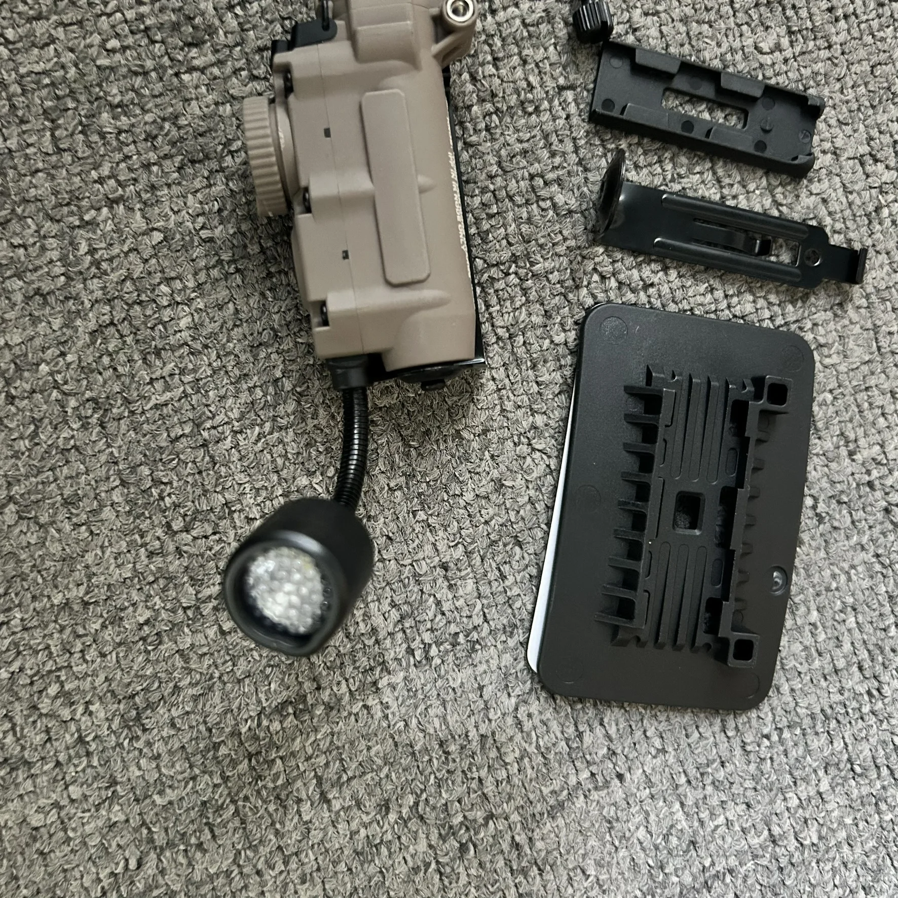 Faro de supervivencia táctico FMA Rattlesnake con visión nocturna IR y señal intermitente multicolor para uso en emergencias al aire libre TB1454 - imagen 4