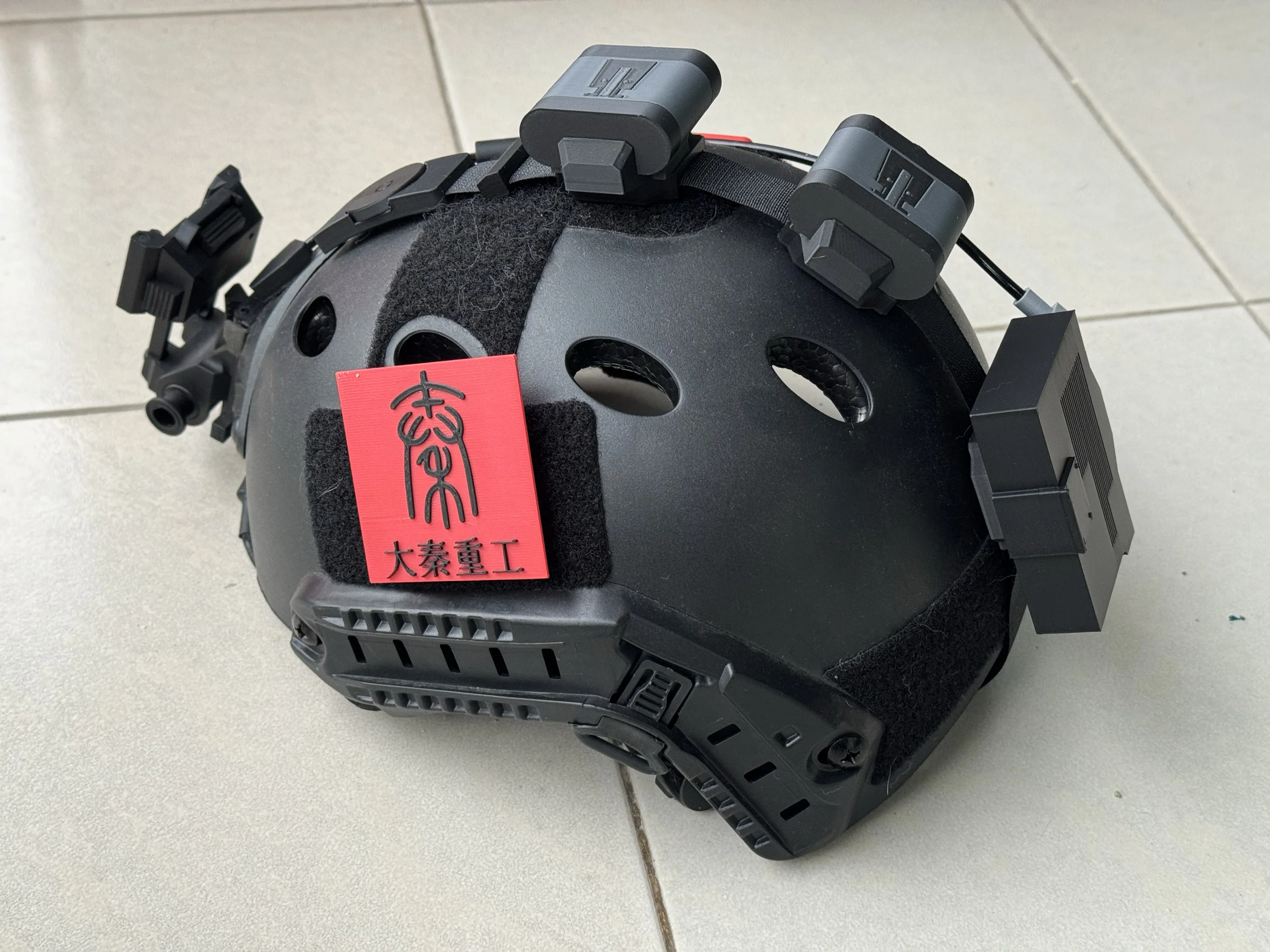 Modelo de grabadora táctica de casco para deportes al aire libre, diseño simulado, accesorios de diseño de casco con impresión 3D