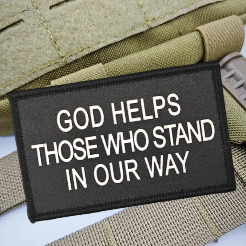Dios ayuda a aquellos que están esta están bien vueltas parche de impresión táctico gancho y bucle moral insignia mochila pegatinas brazalete parches para ropa - imagen 2
