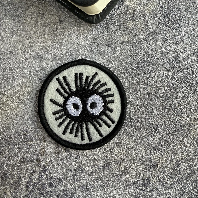 Parche decorativo bordado para ropa, Good Luck Soot Sprite, insignia de moral táctica, gancho y bucle, mochila, sombrero, accesorios, pegatinas - imagen 4