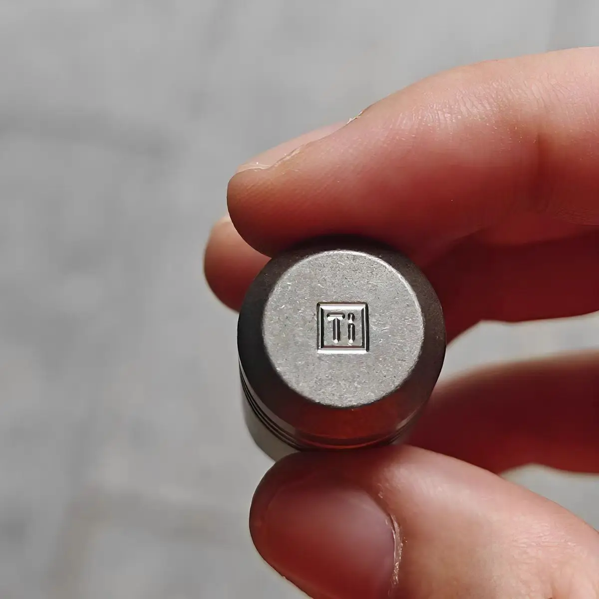 Pastillero impermeable de titanio, contenedor de cápsulas PEI con cordón de Paracord para EDC y artículos esenciales para exteriores - imagen 4