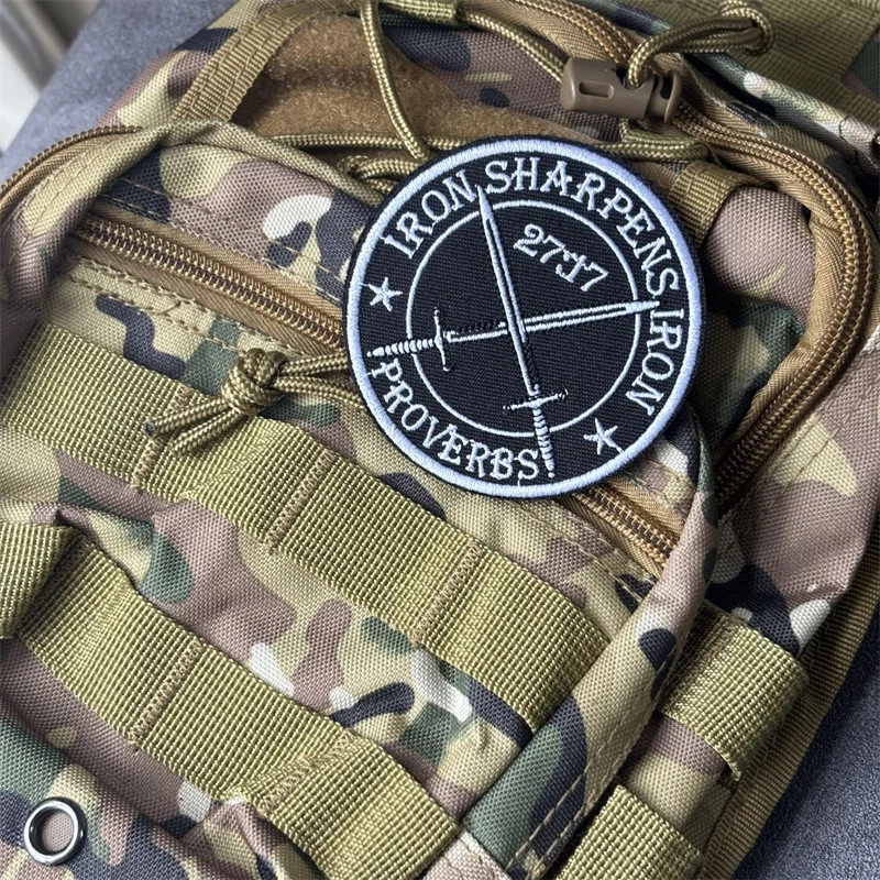 Parche bordado de espadas dobles militares para ropa, gancho, insignias de moral táctica, parches, pegatinas para mochila