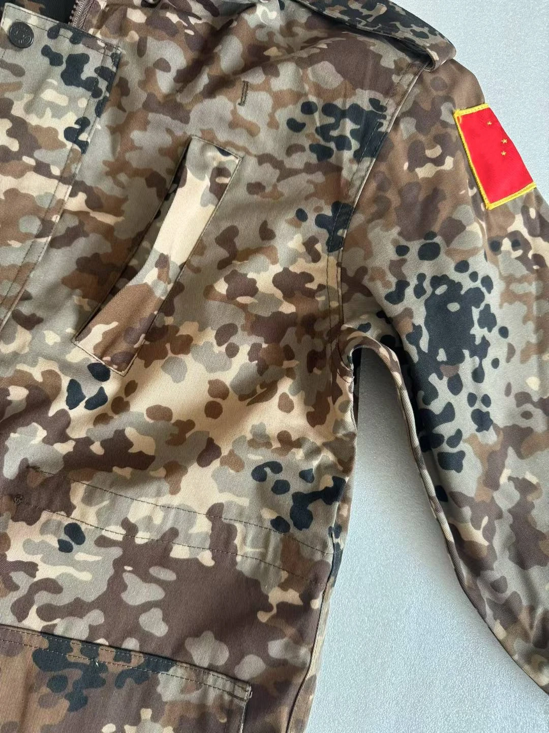 Ropa de entrenamiento táctico al aire libre, brazaletes, conjunto de traje de camuflaje para senderismo y caza. - imagen 4